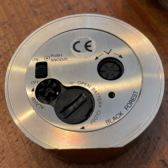 Vintage Coach Travel Clock with Case ⏰ - Picture 4 of 13